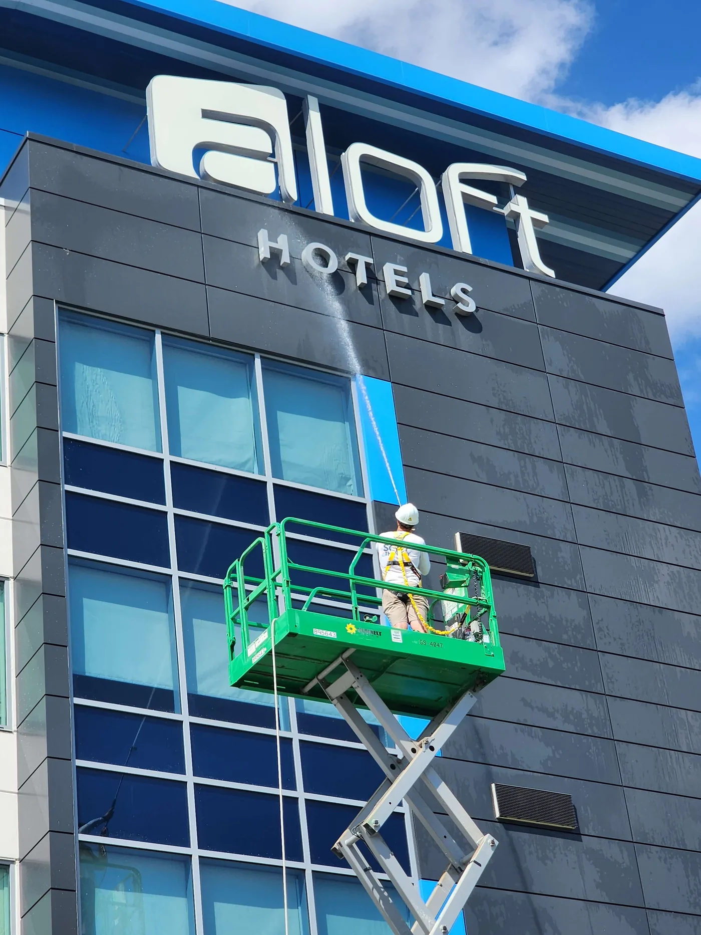 Commercial hotel building wash in Charlotte